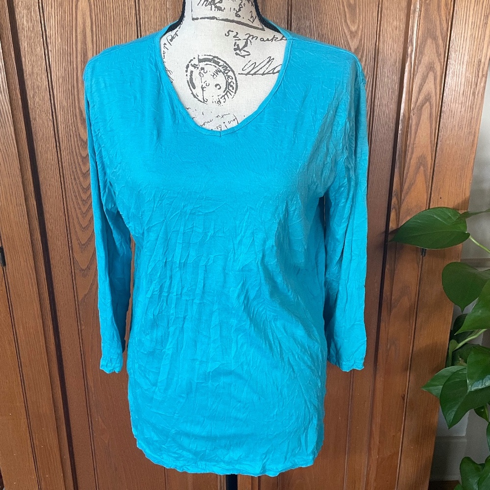 Produce Co v neck top NWOT